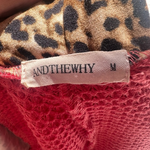 Andthewhy Women’s Leopard Sleeve Pink Cowl Neck Waffle Knit Sweater Size medium - Picture 8 of 8